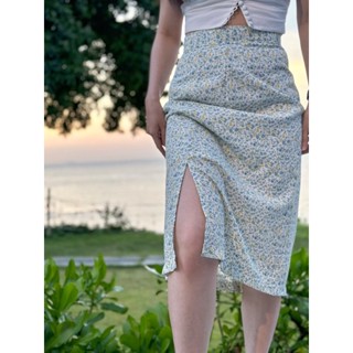 Blooming Skirt กระโปรงทรงเอผ่าหน้า