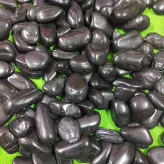 หินประดับตกแต่ง ขนาด 2-4ซม. สีดำเงา บรรจุ 5กก./ถุง Decorative stone, garden stone, size 2-4 cm.shiny black, packed 5kg