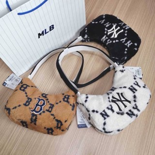 พร้อมส่ง MLB Dia MONOGRAM Fur Hobo Bag สะพายโฮโบ ขนเฟอร์ ขนปุย ขนนุ่มนิ่ม