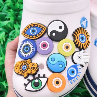 เข็มกลัด ลายการ์ตูน Devil Eye Crocs Jibbits Tai Chi Jibitz Charm Evil Eye Jibits เครื่องประดับ สําหรับตกแต่งรองเท้าผู้ชาย