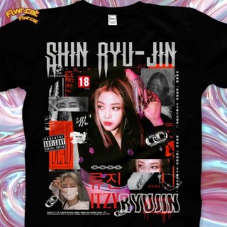 [S-5XL]เสื้อยืดแฟชั่น ITZY RYUJIN TEE FLWRCAT V20เสื้อผ้าผู้ชายเสื้อยืดผู้หญิง_09