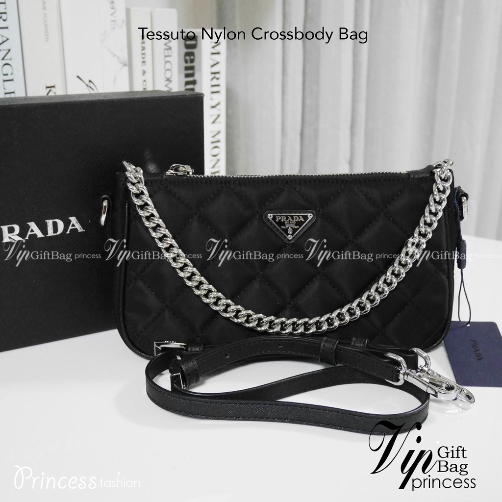 PRADA Tessuto Nylon Crossbody Bag กระเป๋าผ้าไนล่อนลายตาราง ขนาดกำลังดีกำลังน่ารักเลยค่ะ