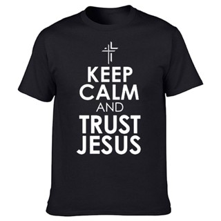 ใหม่ เสื้อยืด ผ้าฝ้าย พิมพ์ลาย Keep Calm And Trust Jesus กราฟฟิคคริสเตียน แฟชั่นฮาราจูกุ สําหรับผู้ชาย