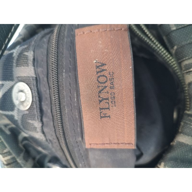 กระเป๋าFlynow สีดำ มือสอง สภาพดีมาก