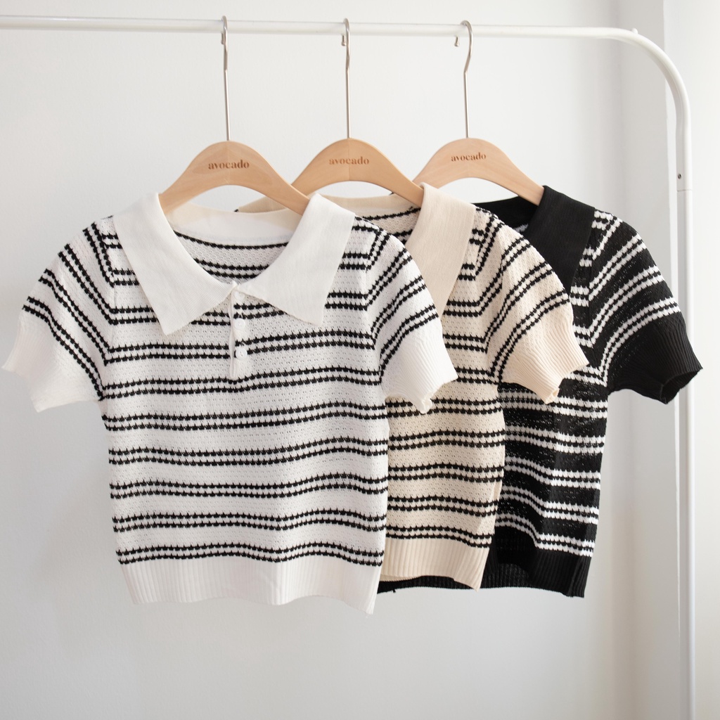 avocado Care cream knit topเสื้อครอปไหมพรมอีกหนึ่งรุ่นที่เข้ากี่รอบก็แชทแตกตลอด สีครีมแมทช์ง่าย