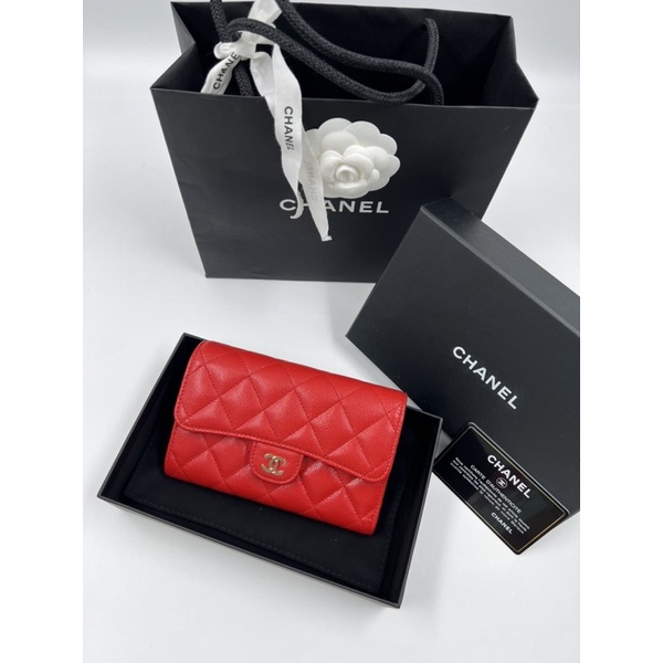 Channel classic wallet  trifold medium 6 holo31  Like new