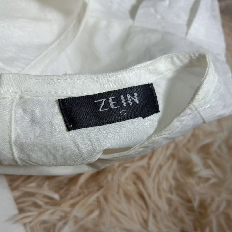 เสื้อแขนพอง ZEIN สีขาว