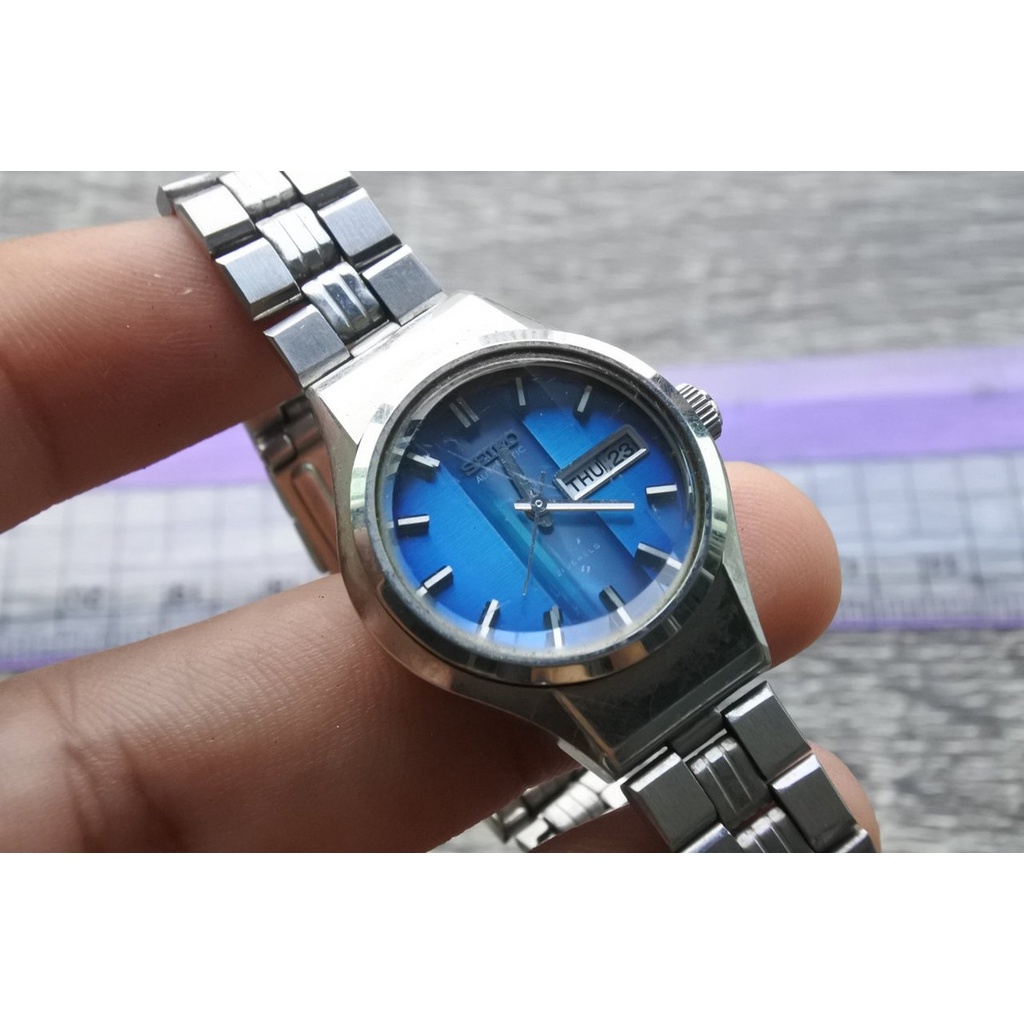 นาฬิกา Vintage มือสองญี่ปุ่น SEIKO 2706 0260 ระบบ AUTOMATIC ผู้หญิง ทรงกลม กรอบเงิน หน้าสีน้ำเงิน หน้าปัด 28mm