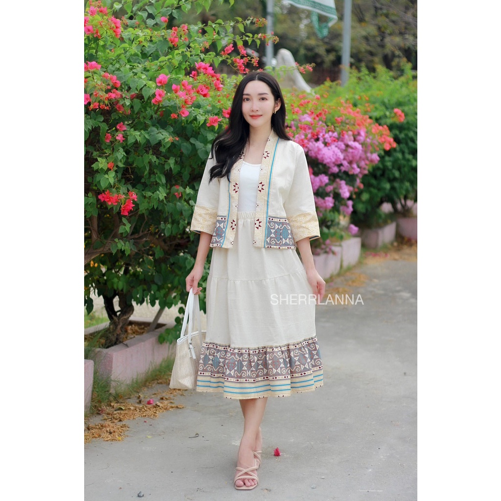 ชุดผ้าฝ้ายพื้นเมืองแต่งผ้าพิมพ์ลายอาข่า