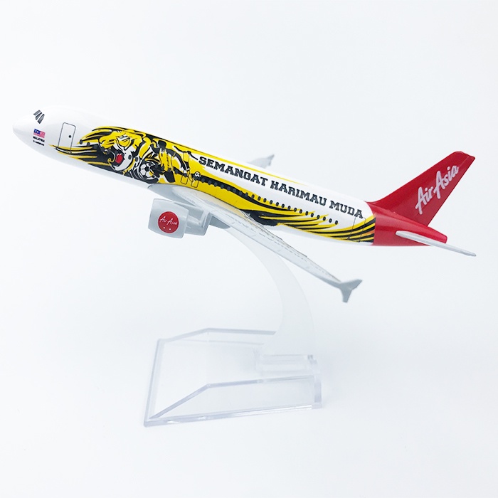 Yalinda Air Asia Harimau Muda A320 16 ซม.ชุดเครื่องบินเด็กวันเกิดของเล่นเครื่องบินรุ่น