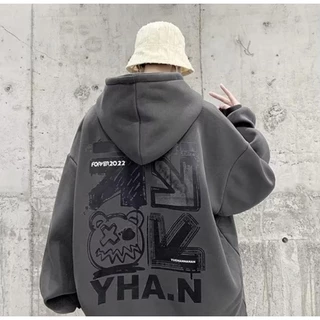 【ไซซ์ M-8xl】เสื้อแจ็กเก็ตกันหนาว แขนยาว มีฮู้ด ผ้าฝ้าย ผ้ากํามะหยี่ แบบสวมหัว พิมพ์ลายการ์ตูนกราฟฟิติ ตัวอักษร แฟชั่นคู่รัก สําหรับผู้ชาย และผู้หญิง