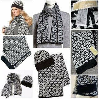 ชุดเซต michael kors scarf and hat set ในเซตมีหมวกและผ้าพันคอ งานถักทอทั้งผืน แบรนด์แท้100%ค่ะ ส่งให้ฟรีเลยค่ะ