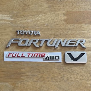 โลโก้ TOYOTA FORTUNER FULL TIME 4WD V ตัวหนังสือฝาท้าย (จำนวน 4 ชิ้น)