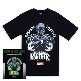 Marvel Men Black Panther Wakanda Forever Glow In The Dark T-Shirt(ทรง Relax) - เสื้อยืดผู้ชายลายแบล็คแพนเตอร์ เทคนิคเรือ