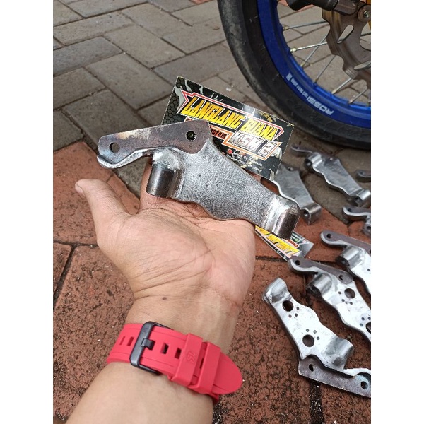 100 PNP pitch caliper bracket โช๊คหน้า ninja Rr gp4/m50/tokico/nisinaprika
