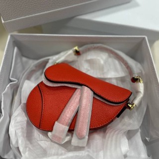 CHTISTIAN DIOR SADDLE MICRO SIZE 13Cm  ( สีใหม่ปีใหม่ มาพร้อมสายสะพาย คุ้มมาก ของเเท้ของสีใหม่กับ ปี่นี้มาพร้อมของเเท้ )