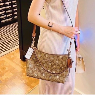 💐NEW Coach #CF377 Clara Shoulder Bag In Signature Canvas ครอสบอดี้ใบใหญ่ หรือพอชใบใหญ่ หรีอ Lawis