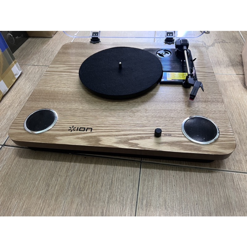 เครื่องเล้นแผ่นเสียง ion Max LP