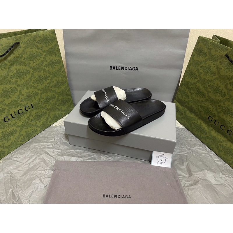 รองเท้าแตะ Balenciaga logo-print pool slides Size39 = 25Cm มือ2 สีดำยอดฮิต