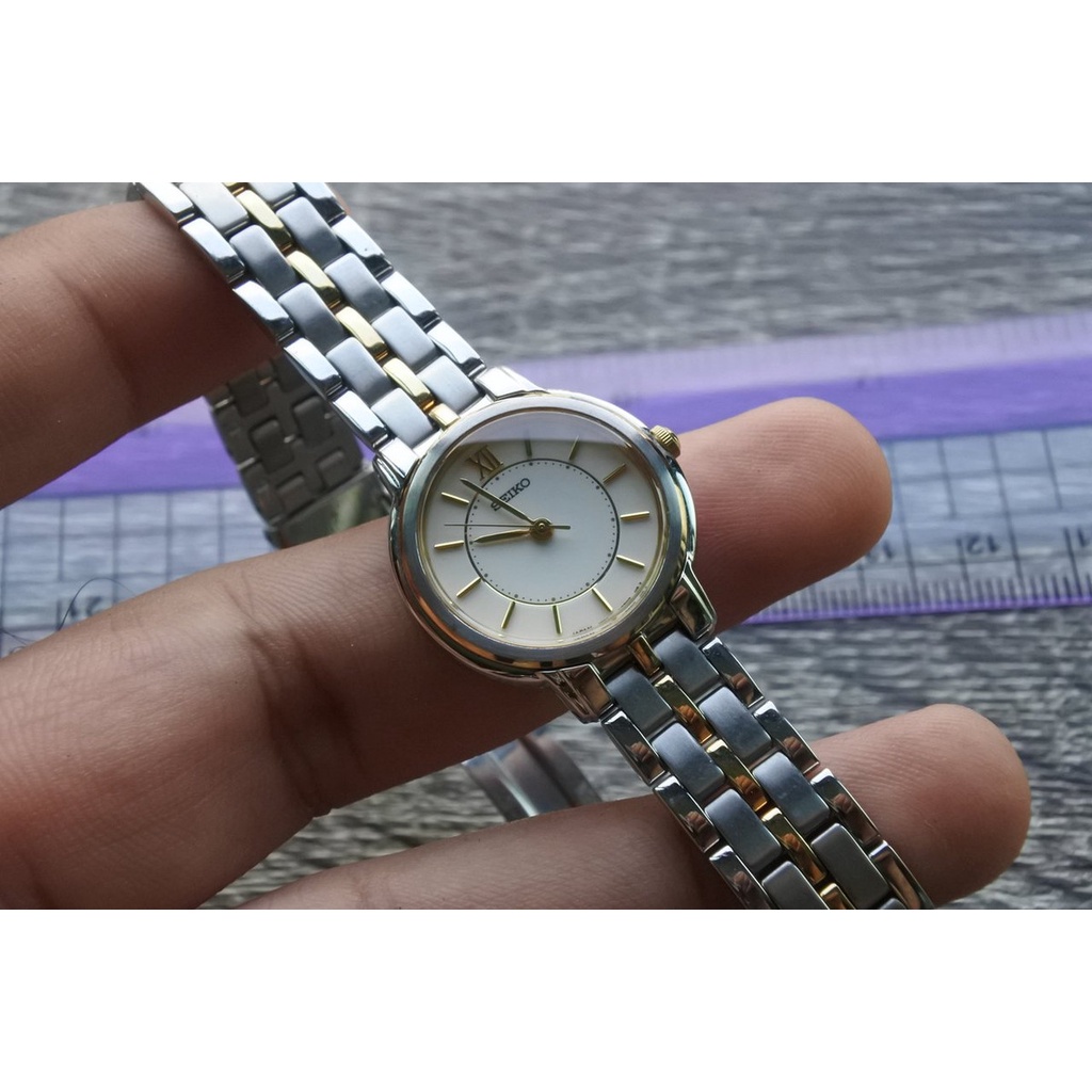 นาฬิกา Vintage มือสองญี่ปุ่น SEIKO 1N01 0AP0 ระบบ QUARTZ ผู้หญิง ทรงกลม กรอบเงิน หน้าขาว หน้าปัด 25mm