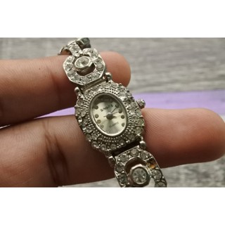 นาฬิกา Vintage มือสองญี่ปุ่น SINGO ระบบ QUARTZ ผู้หญิง รูปไข่ กรอบเพชร หน้าเทา หน้าปัด 20mm