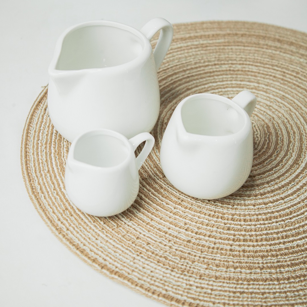 เหยือกนม  มี3ขนาด เหยือกเซรามิก เหยือกไซรัป  เหยือกใส่นม   เหยือกสีขาว และ สีดำ เคลือบเงา เนื้อเบาทนทาน ใส่ของร้อนได้