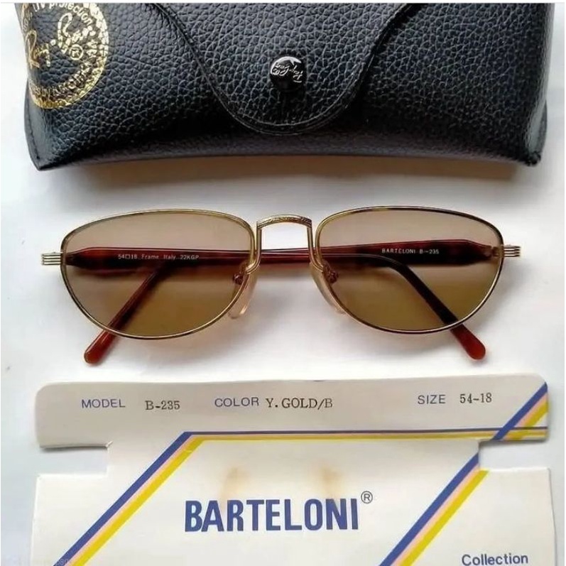 แว่นกันแดดวินเทจ 80sBrand: BARTELONI
ต้นฉบับผลิตในอิตาลี
22KGP
ขนาด : 54-18
โลโก้แบรนด์เต็มป้าย