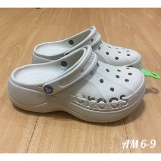 รุ่นใหม่🔥classic crocs clog สินค้ามีพร้อมส่งรองเท้าแตะแบบสวมของผู้หญิง🥳🥳