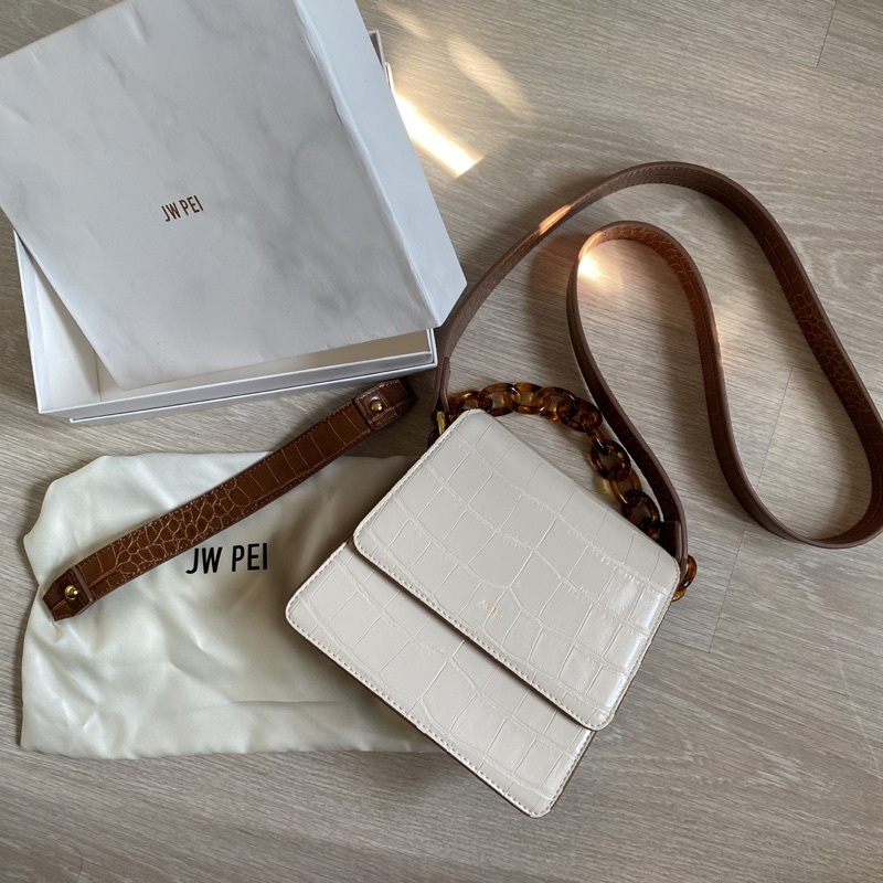 กระเป๋า JW PEI มือสองพร้อมส่ง รุ่น The Fae Acrylic Chain Top Handle Bag- Beige and Brown Croc