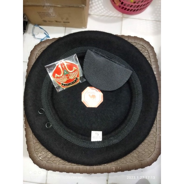 PLES WOOL BERETS / BANSER PIN WOOL BERETS