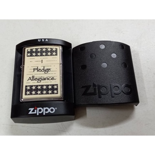 ZIPPO 250 IPLEDGE ALLEGIANCE EMBLEM ATTACHED ผลิตปี2004  ถังในปีตรง  ของใหม่ไม่ผ่านการใช้งาน  มาพร้อมกล่องพลาสติกตรงยุค