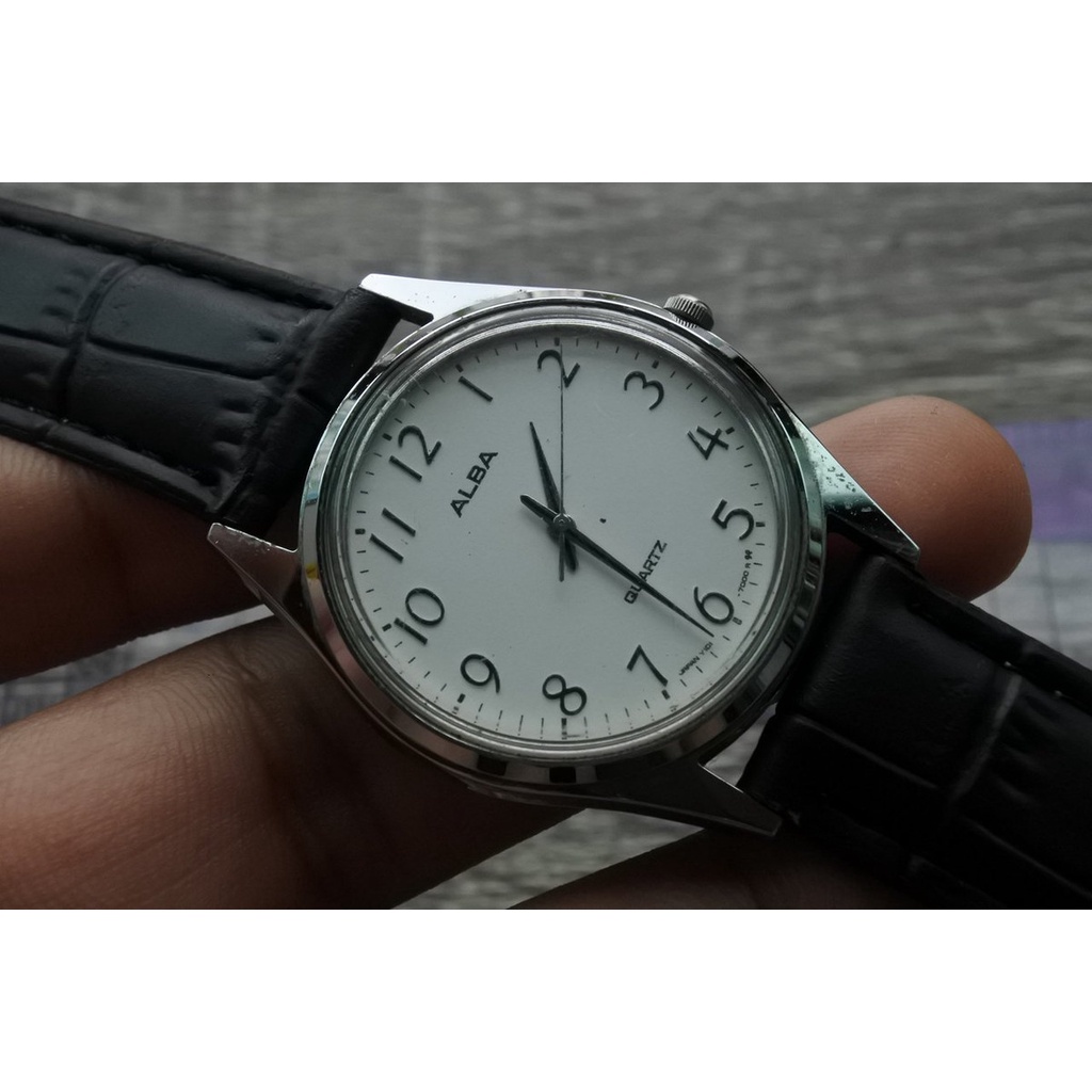 นาฬิกา Vintage มือสองญี่ปุ่น ALBA Y101 7000 ระบบ QUARTZ ผู้ชาย ทรงกลม กรอบเงิน หน้าขาว หน้าปัด 35mm