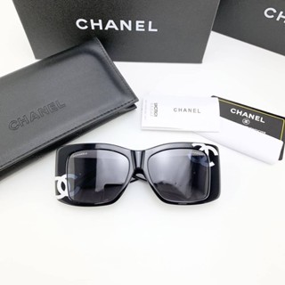 CHANEL CC WHITE LOGO OVERSIZE SUNGLASSES IN BLACK แว่นตากันแดด แบรนด์ชาแนล สกรีนตัวหนังสือ CC สีขาว กัน uv400 เลนส์สีดำ