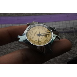 นาฬิกา Vintage มือสองญี่ปุ่น FASHION ระบบ ไขลาน UNISEX ทรงสี่เหลี่ยม กรอบเงิน หน้าทอง หน้าปัด 31mm