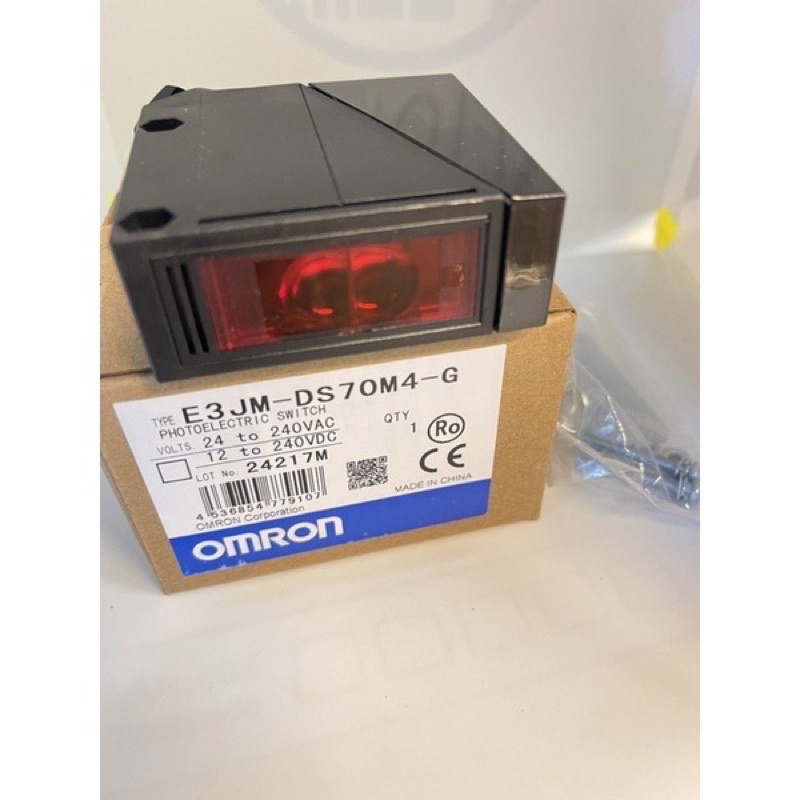 ส่งจาก  กทมเซ็นเซอร์ E3JM-DS70M4-G.  PHOTOELECTRIC SWITCH 24 to 240VAC 12 to 240VDC ระยะการจับ 700mm. ของใหม่