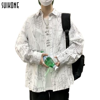 Suikone เสื้อเชิ้ตแขนยาวผู้ชายแฟชั่นสไตล์เกาหลีปกพิมพ์ด้านบนหลวมสบาย ๆ อินเทรนด์การออกแบบแบรนด์เสื้อแจ็คเก็ตลำลอง