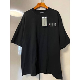 BALENCIAGA GAFFER FIT LARGE BLACK T-SHIRT เสื้อยืดคอกลมแขนสั้น แบรนด์บาลองเซียก้า ปักตัวหนังสือโลโก้ และสกรีนทับสีดำ