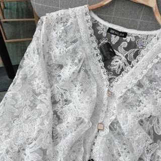 ไฮโซ07 เสื้อลูกไม้คอวีซีทรูแต่งระบายเรียบหรู