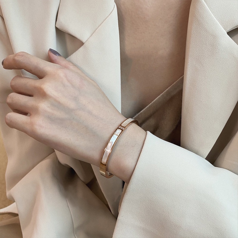 สร้อยข้อมือ ไทเทเนียมเหล็ก ประดับเพชร สไตล์เกาหลี | สร้อยข้อมือ สเตนเลส 18K สีโรสโกลด์ หรูหรา ไม่จางหาย สวยหรู ของขวัญวันเกิด