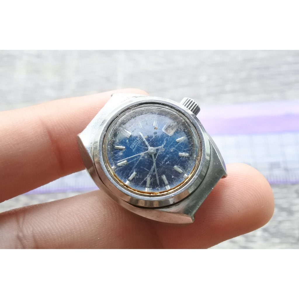 นาฬิกา Vintage มือสองญี่ปุ่น SEIKO 2205 0110 ระบบ AUTOMATIC ผู้หญิง ทรงกลม กรอบเงิน หน้าสีน้ำเงิน หน้าปัด 28mm