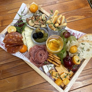 Charcuterie board ชีสบอร์ด