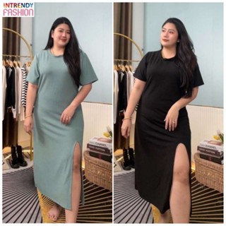 พร้อมส่ง Dress เดรสสาวอวบคอกลมผ่าข้าง รอบอก 44 - 50 นิ้ว. ผลิตจากผ้าร่องเนื้อดี มีน้ำหนัก แต่ไม่หน้าเกินไป.