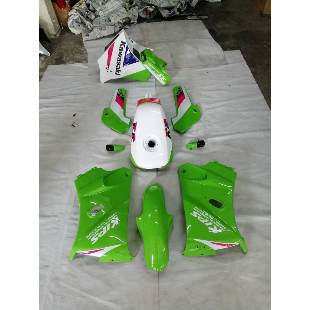 ชุดสีเคอาท้ายแบน KR-150มี3สี-สีขียวตองอ่อน-สีแดงหินแตก-สีดำหินแตก10ชิ้นทั้งคันรวมถัง(ในถังล้างสนิมแล