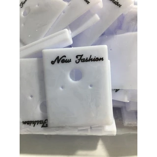 แป้น ต่างหู สีขาว สองรู new fashion 1 ห่อ มี 98-100 ชิ้น พลาสติกหนาดีจ้า