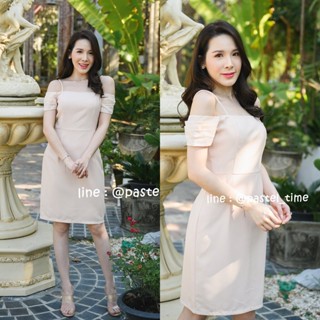 Milada Open Shoulder Dress – สีครีม