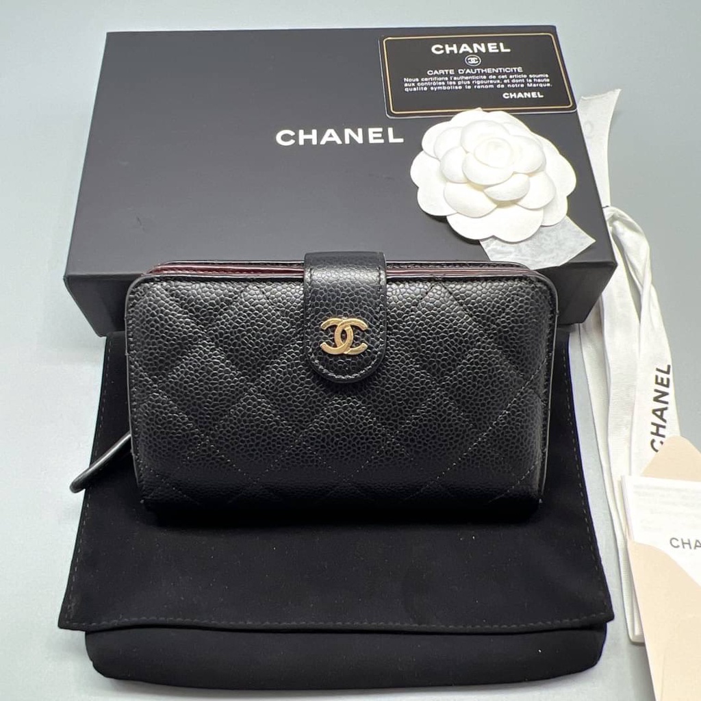กระเป๋าสตางค์แบรนด์เนมแท้ มือสอง Chanel Bifold Medium GHW Wallet in Black Caviar