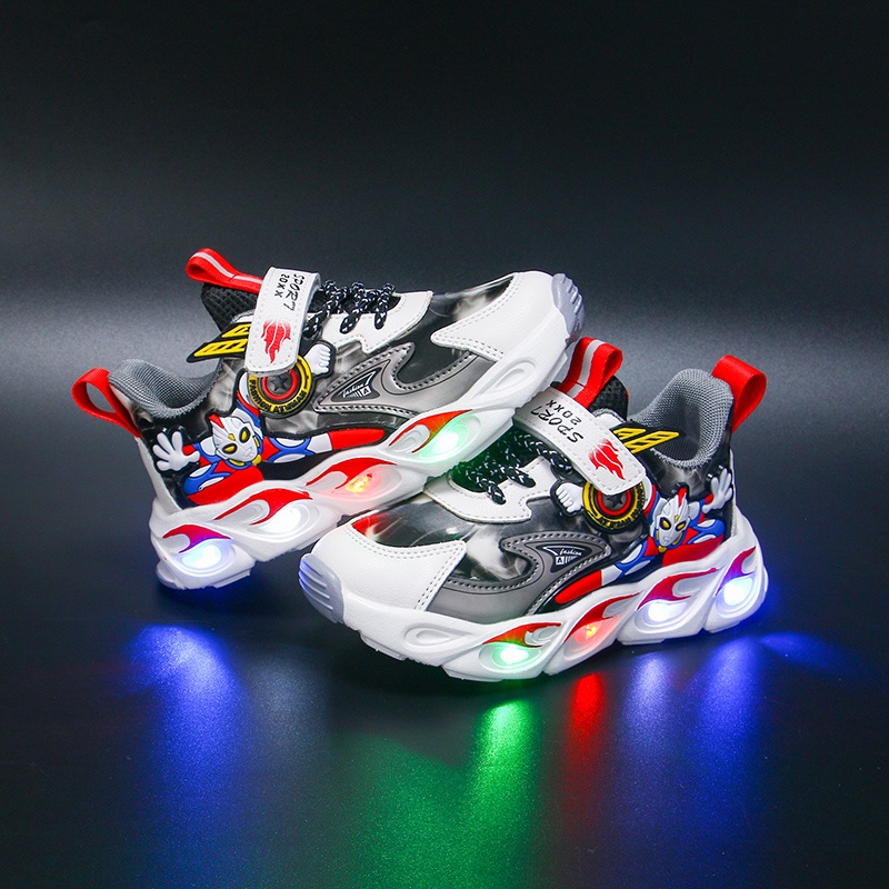 รองเท้าผ้าใบลําลอง แบบหนัง มีไฟ LED ลายสไปเดอร์แมน แฟชั่นสําหรับเด็กผู้ชาย และเด็กผู้หญิง เหมาะกับการวิ่ง เล่นกีฬา
