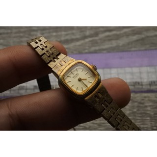 นาฬิกา Vintage มือสองญี่ปุ่น SEIKO ชุบทอง 5420 5079 ระบบ QUARTZ ผู้หญิง ทรงสี่เหลี่ยม กรอบทอง หน้าทอง หน้าปัด 18mm