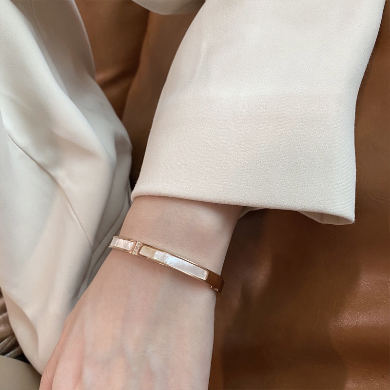 สร้อยข้อมือ ไทเทเนียมเหล็ก ประดับเพชร สไตล์เกาหลี | สร้อยข้อมือ สเตนเลส 18K สีโรสโกลด์ หรูหรา ไม่จางหาย สวยหรู ของขวัญวันเกิด