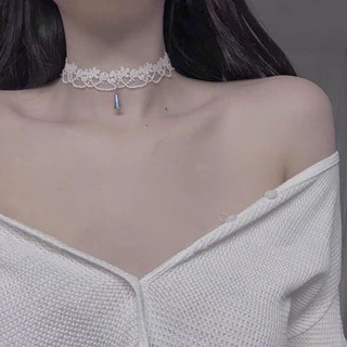 [พร้อมส่ง] Choker สีขาวลวดลายลูกไม้ประดับคริสตรัล